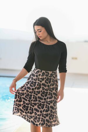 בגד גוף קשירה שחור בשילוב חצאית A נמר